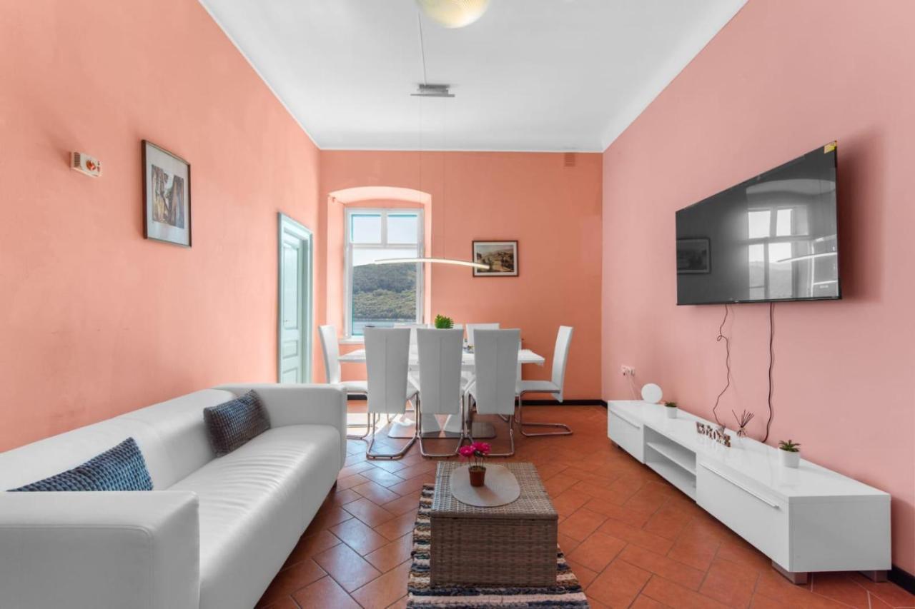 Apartmani Ella 라벡 외부 사진